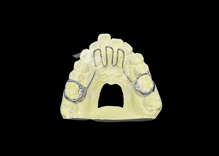Appareil d'orthodontie utilisé pour traiter les problèmes de poussée de la langue et aider à l'alignement correct des dents