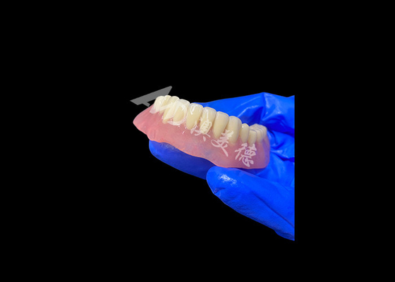 Bon prix Une prothèse dentaire acrylique légère avec cadre métallique, prothèse amovible à arc complet. en ligne